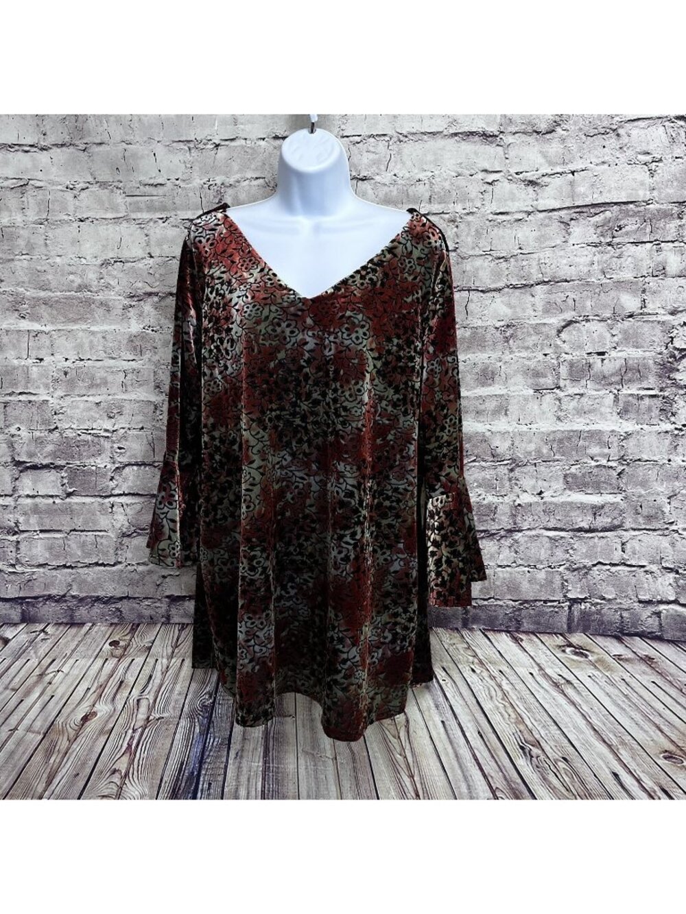 Avenue Red Green Floral Velvet V Neck 3/4 Bell Sleeve Top